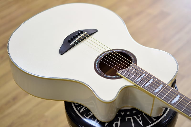 Yamaha APX1000 Pearl White Concert Electro Acoustic Guitar | Reverb