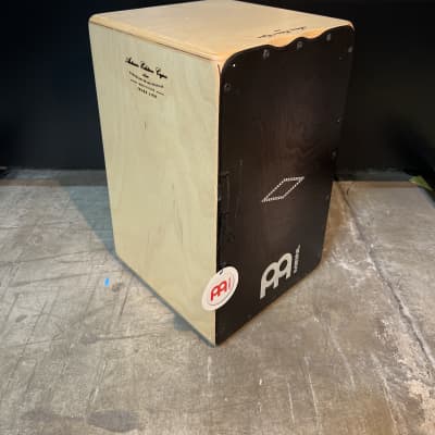 Meinl Percussion AESLEYB Artisan Edition Soleá Line Cajon Ebony Burst  Frontplate