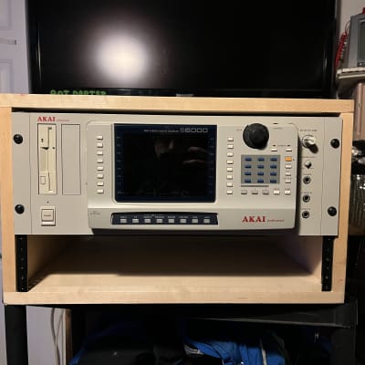 Akai S6000 MIDI Stereo Digital Sampler 1999 - White