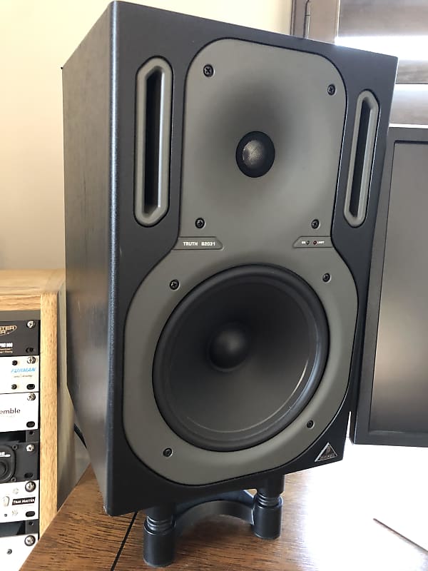 Behringer B2031