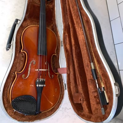 E.R. Pfretzschner Copy of Antonius Stradivarius Jr Violin W/Case & Bow 1977 Natural Finish, 22" L image 6