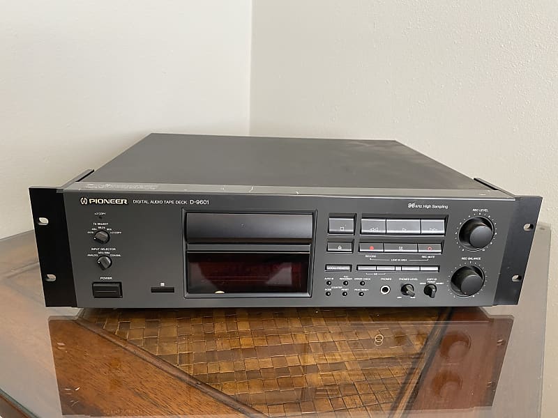 Pioneer D-9601 Professional 88.2/96kHz DAT Recorder