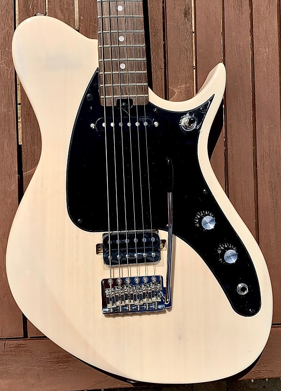 Aria Pro II Jet B'Tone SVW See Through Vintage White