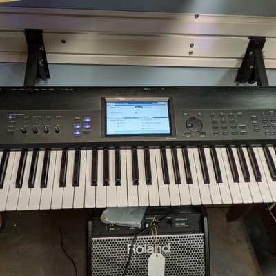 Korg Krome EX 61 Synth Workstation Keyboard w/ Gigbag- LOCAL PICKUP ONLY, IL