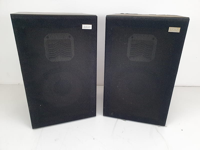 Akai SR-1100 Vintage bookshelf speakers - One not fully working  			