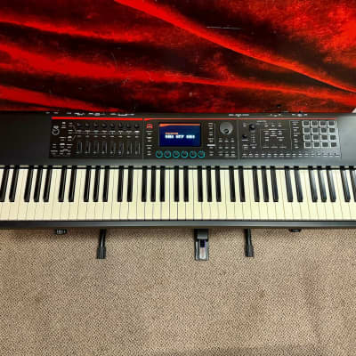 Roland FANTOM-08 Workstation Keyboard w/ Stand & Pedal (Indianapolis, IN)