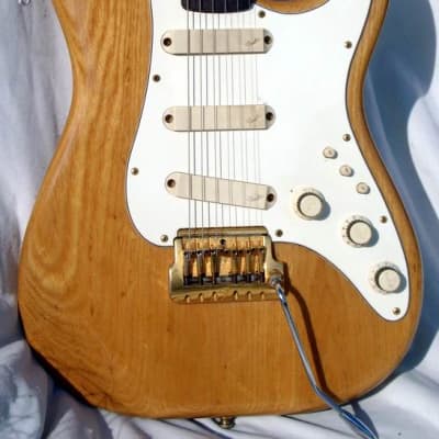 Fender Stratocaster Elite Gold 1983 Natural image 2