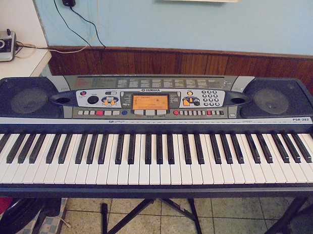 Yamaha  PSR-282 keyboard with AC adapter and sus pedal image 1