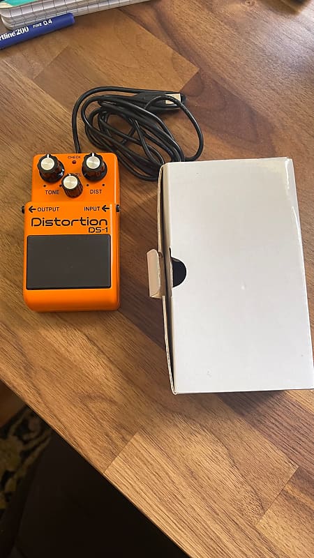 BOSS DS-1マウス at first glance, you'd think it's a stompbox for shredding