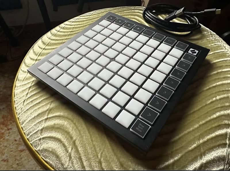 Novation Launchpad Mini MK3 Mkiii 64 Pad Customizable MIDI