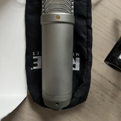 RODE NT1-A Large Diaphragm Cardioid Condenser Microphone 2002 - Present - Silver