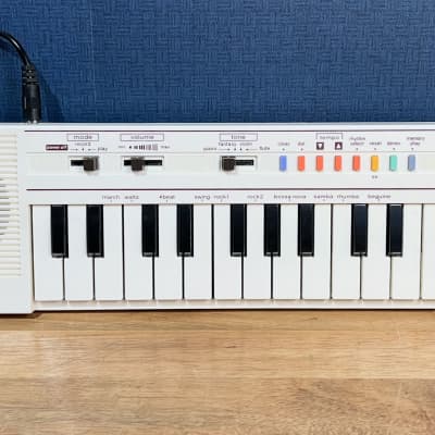 Casio PT-1☆ミニシンセサイザー☆ホワイト☆美品動作良好☆昭和レトロ☆ Casio PT-1☆ミニシンセサイザー☆ホワイト☆美品動作良好☆昭和