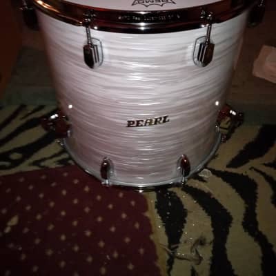 Pearl President Series Phenolic 3-piece Limited Edition in Pearl White Oyster Snare (Depth x Diameter): 5.5" x 14" Mounted Toms (Depth x Diameter): 9" x 13" Floor Toms (Depth x Diameter): 16" x 16" Bass Drums (Depth x Diameter): 14" x 22" image 5