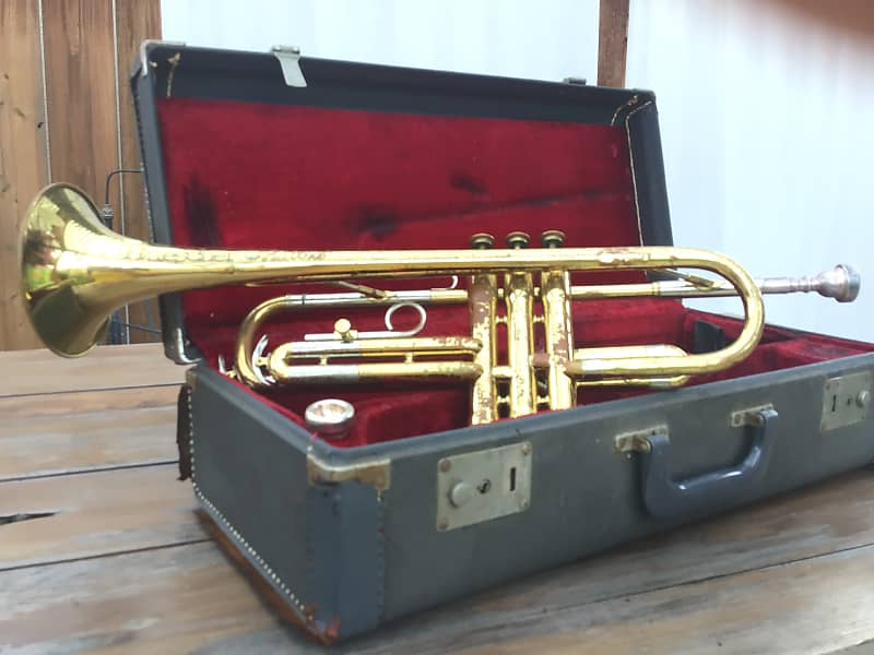 Buescher Aristocrat Trumpet 1963 - Patina gold, 2 mouthpieces image 1