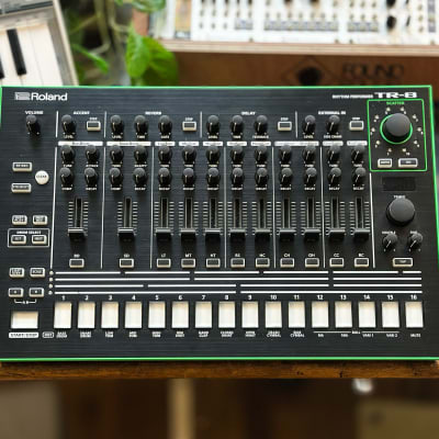 Roland TR-8 Rhythm Performer