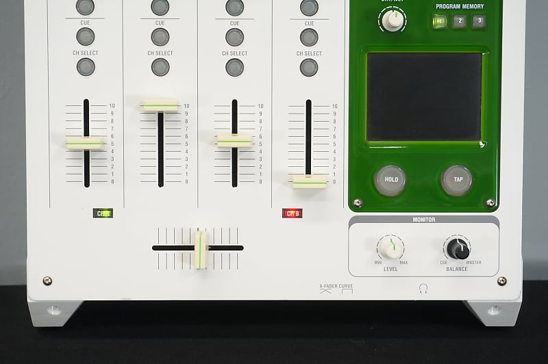 Korg KM-402 Dynamic Dj Mixer W/ Kaoss Pad EQ Selector