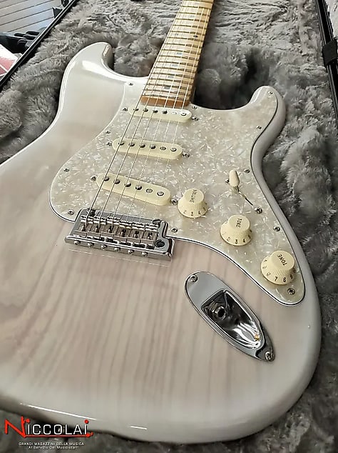 Fender MADE IN JAPAN 2019 Limited Collection Stratocaster White Blond