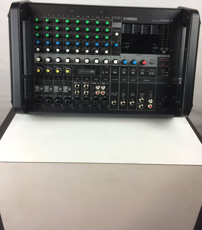 Yamaha EMX7 12Channel 710Watt Portable Powered Mixer Reverb