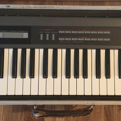 Roland Alpha Juno-2 61-Key Programmable Polyphonic Synthesizer 1985 - 1988 - Black