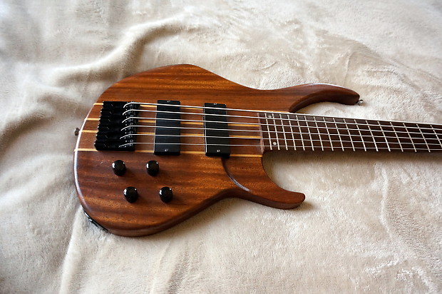 Peavey Grind 6 String Neck Through Bass Guitar Six Mahogany