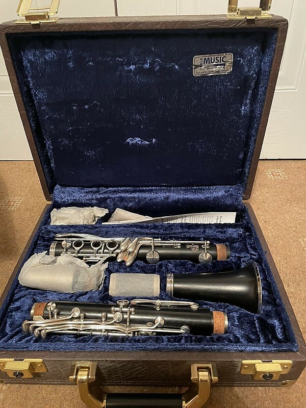 Amati Professional Clarinet Sib 17/6 ACL 601 - New with all accessories and  Docs