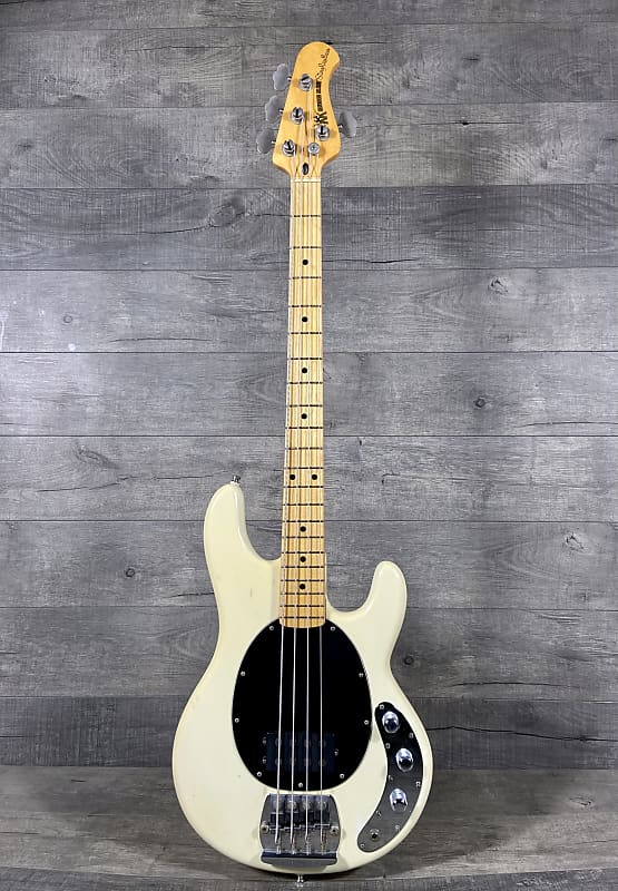 Music Man Stingray Bass 1978 - White....B00 Serial Number