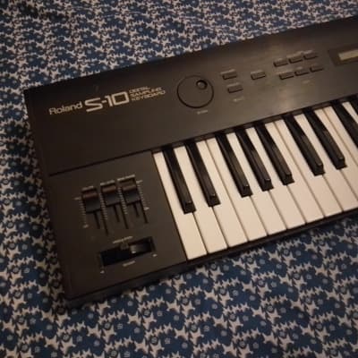 Roland S-10 49-Key Digital Sampling Keyboard 1986 - 1989 - Black