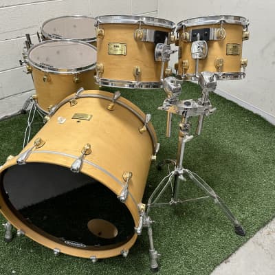 Mapex Orion Classic Maple Drumset 10”-12”-14”-16”-22k” image 3
