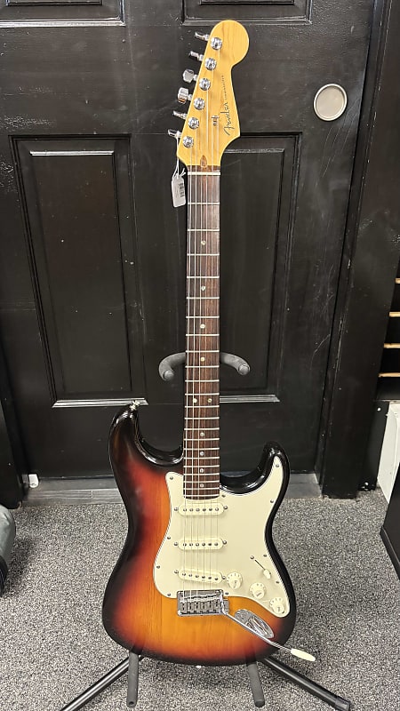ギター Fender USA American deluxe Stratocaster American Deluxe Stratocaster Review