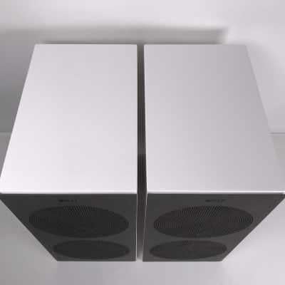 KEF - R3 Series Passive 3-Way Bookshelf Speakers (Pair) - White Gloss image 9
