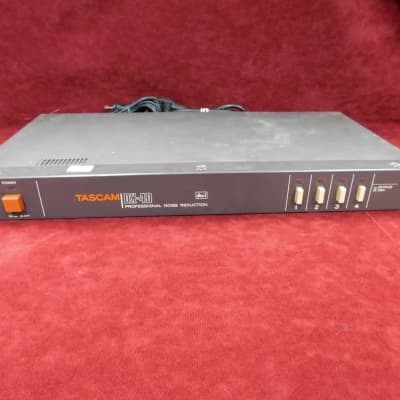 アンプ TASCAM QUAD SYNC NOISE GATE GA-40 TASCAM GA-40 Quad Noise Gate 4-Channel Dynamic Noise Control