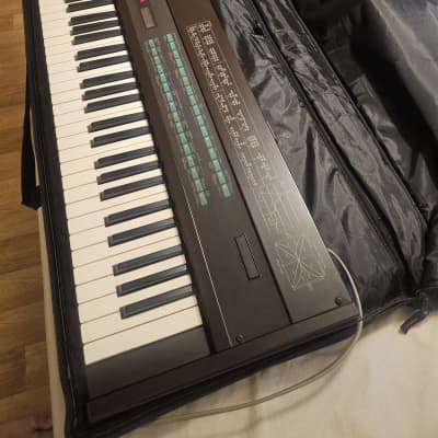 Yamaha DX7 - Legendary Synthesizer - Accessories - Excellent Condition / Revised