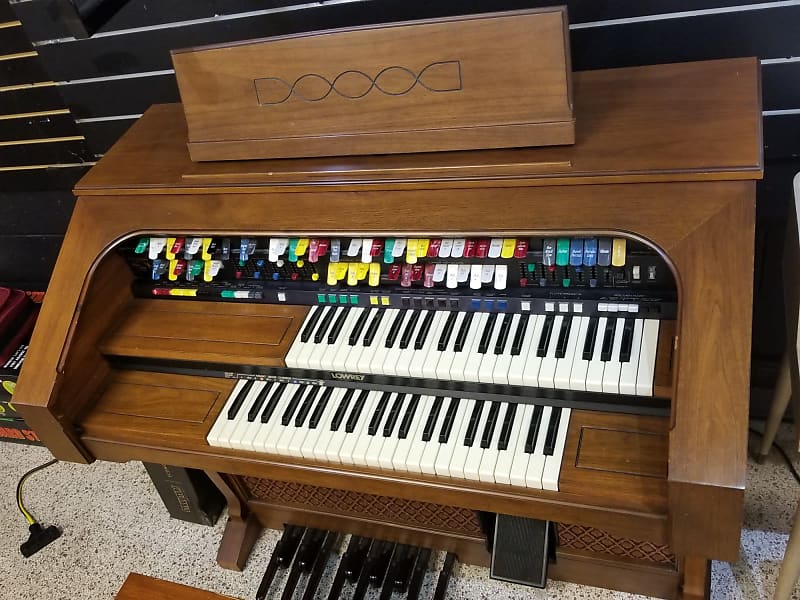 [SOLD] Lowrey D-500 Coronation Organ