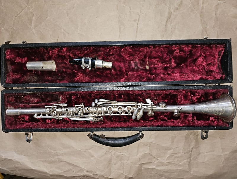 Elkhart Cavalier metal clarinet, USA, Silver-finish with