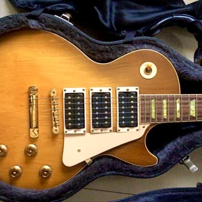 Gibson Les Paul Classic 3 Pickups 2006 Honey Burst image 9