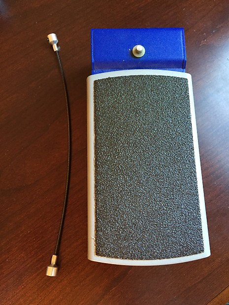 T.I.P. 3rd Hand エクスプレッションペダル 最終エフェクターのノブを