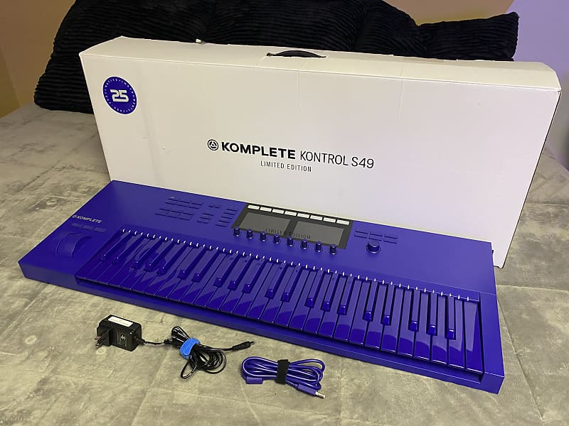 Native Instruments Komplete Kontrol S49 Mk2 - Purple 25th