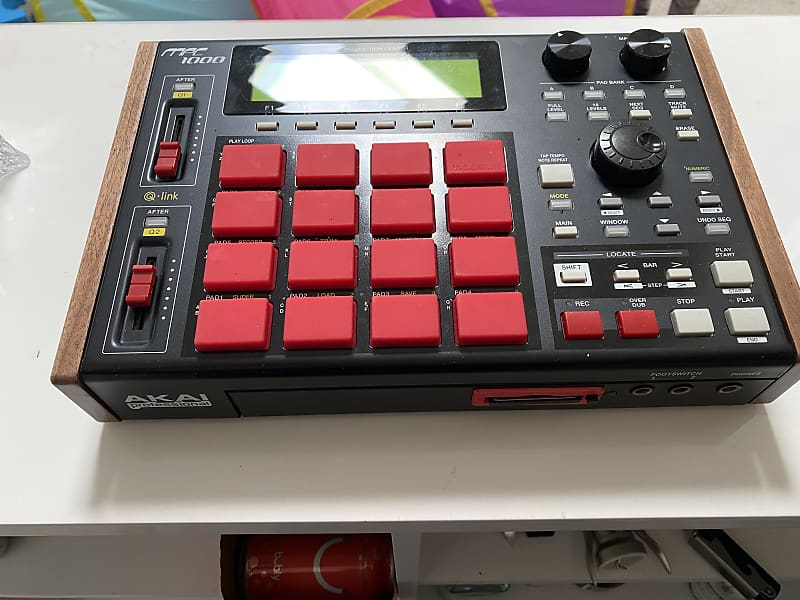 Akai MPC1000 Music Production Center | Reverb Canada