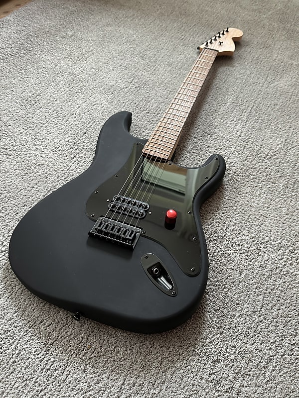 Squier Stratocaster Tom Delonge TTS Blackout 2024 - Satin | Reverb