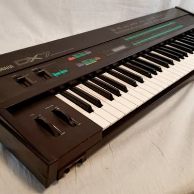 Yamaha Vintage DX7 Programmable FM Algorithm  Keyboard Synthesizer
