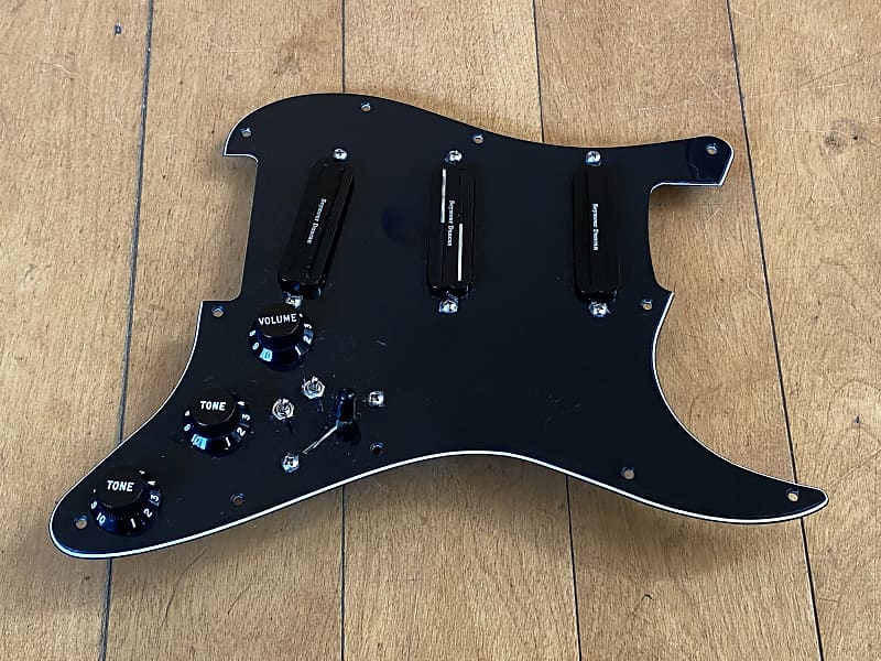本店は 920D Custom Loaded Pickguard for Fender Stratocaster Seymour ギター