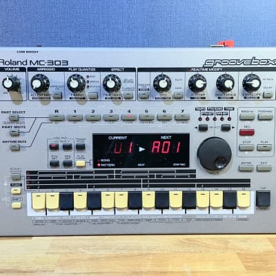 Roland MC-303 Groovebox 1990 - 1998