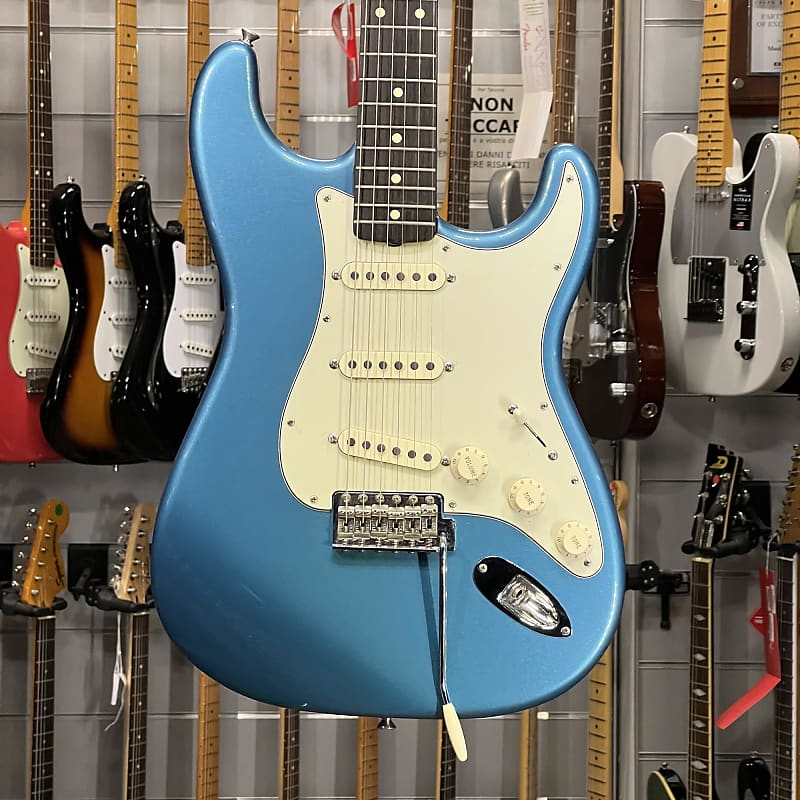 Fender Classic Series '60s Stratocaster | Make'n Music