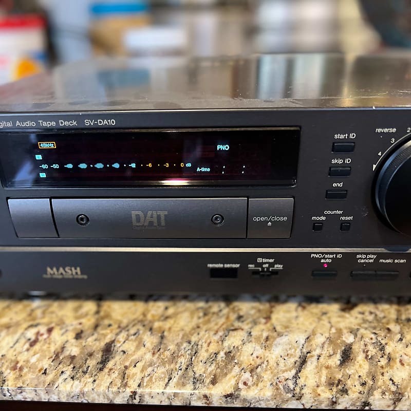 Technics SV-DA10 48-bit High-resolution Digital Audio Tape (DAT) Player /  Recorder - works!