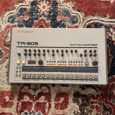 Roland TR-909 Rhythm Composer 1983 - 1985 - White