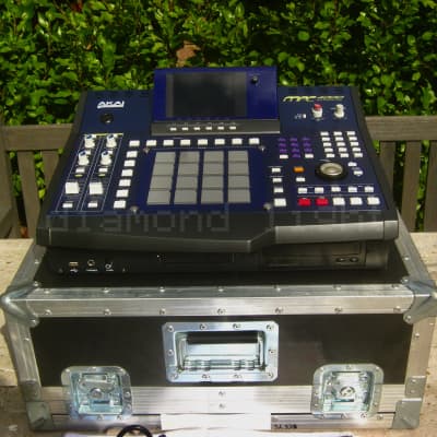 ✮MINT✮RARE✮ AKAI MPC4000 Sampler Drum Machine ✮24Bit / 96Khz✮FLIGHTCASED!✮8 OUTS✮FX✮ 3000*4000