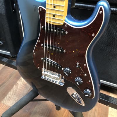 Fender American Professional II Stratocaster with Maple Fretboard 2020 - Present - Dark Night image 4