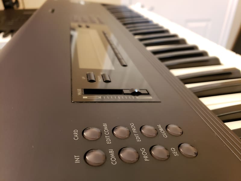 THE LEGENDARY AND VERY RARE KORG M1 SYNTHESIZER KEYBOARD IN MINT CONDITION!