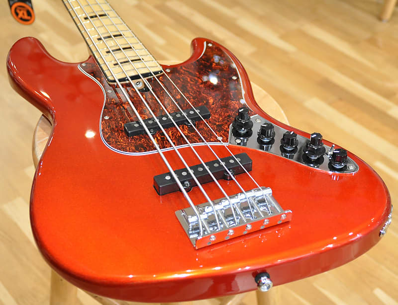 Sire Marcus Miller V7 Vintage Swamp Ash 5 BMR Metallic Red 5