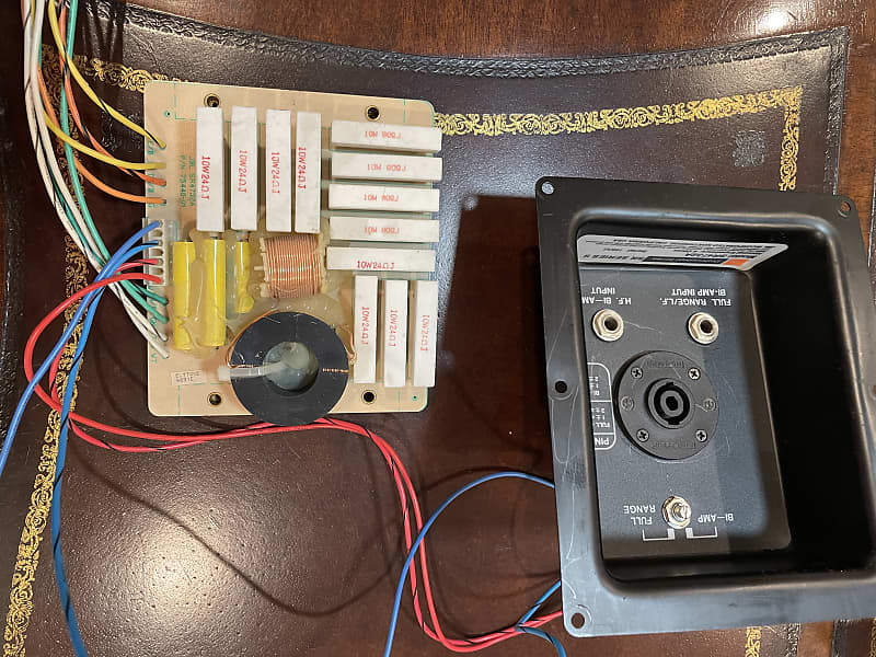 JBL SR-4732a Crossover w/Back Plate Reverb